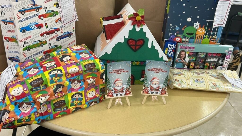 Cascavelenses adotam todas as cartinhas na campanha de Natal Campanha de Natal: Cascavelenses dão show de solidariedade e adotam todas as cartinhas - O Paraná