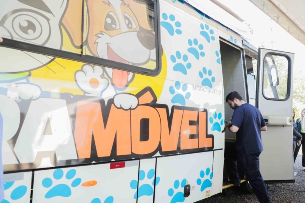 Castramóvel conclui 100 castrações de cães e gatos no Riviera Castramóvel encerra cirurgias no Riviera com cerca de 100 castrações em cães e gatos - O Paraná