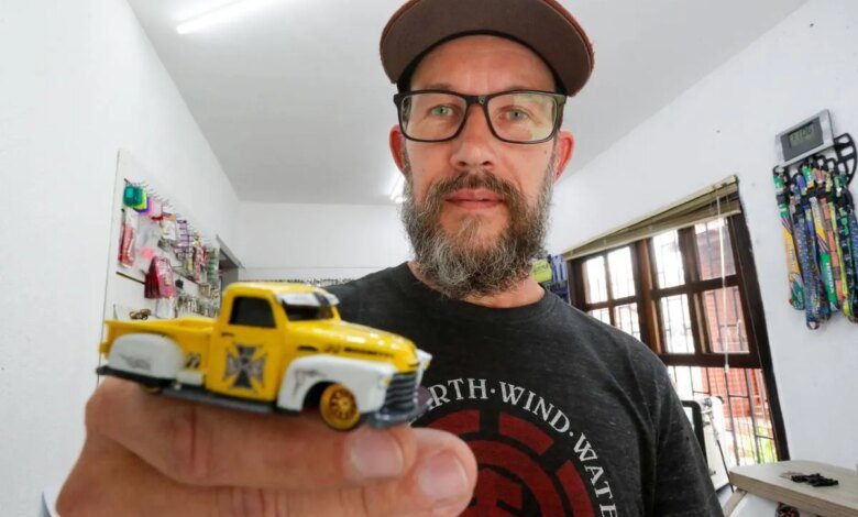 Chaveiro de Curitiba tem o segredo da customização de carrinhos Hot Wheels