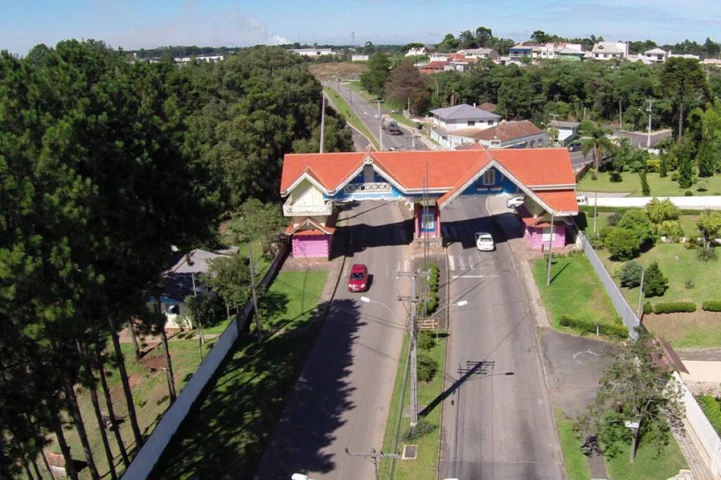 Cidade 30 km de Curitiba processa 12% de todo o combustível do Brasil