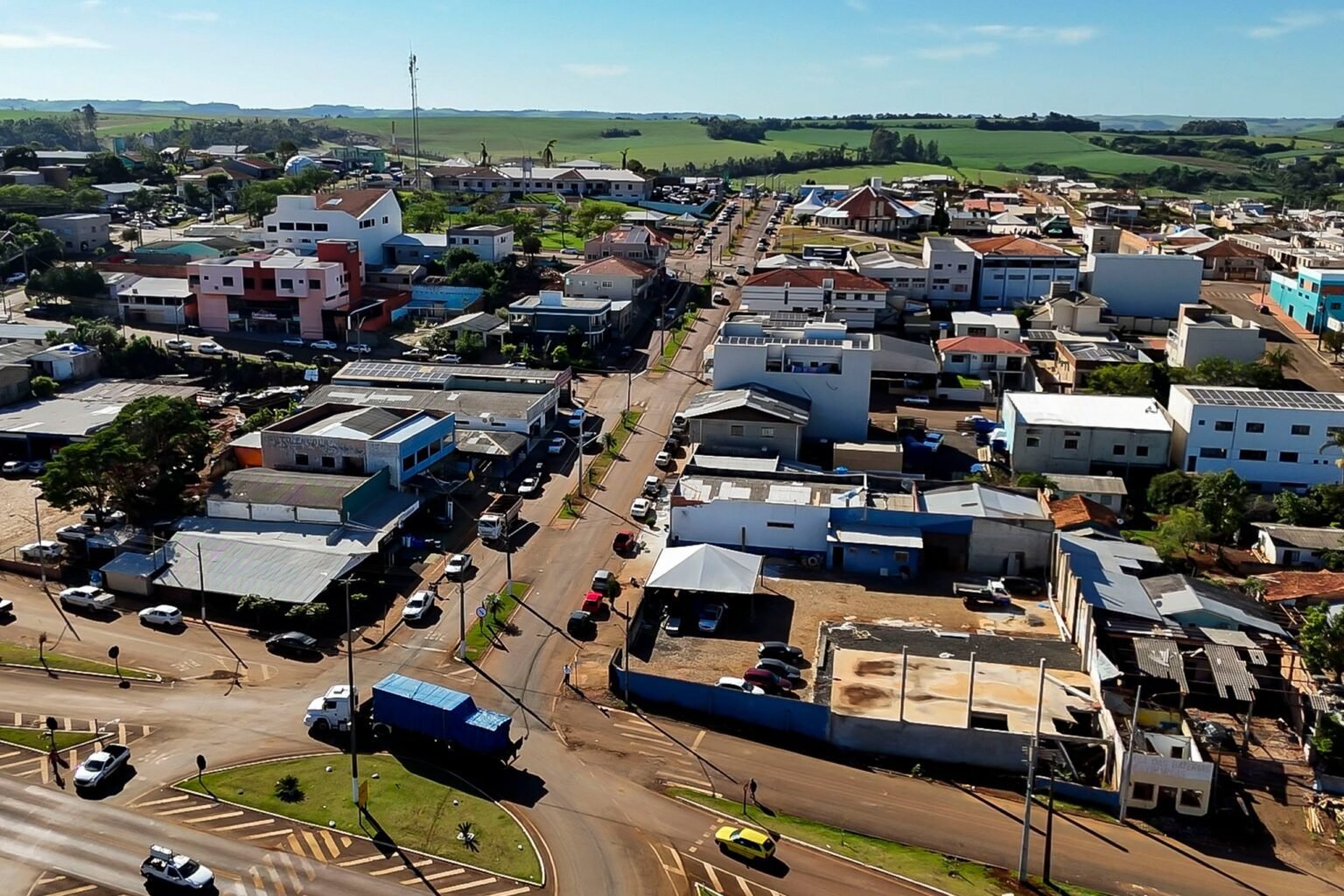 Coberturas avançam, mas comunidade ainda precisa de doações - O Paraná