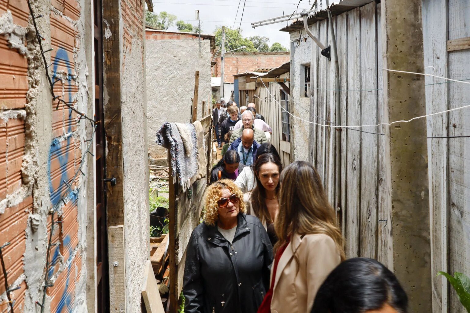 Cohab propõe 256 novas moradias para a CIC Cohab apresenta proposta de 256 novas moradias para comunidade na CIC