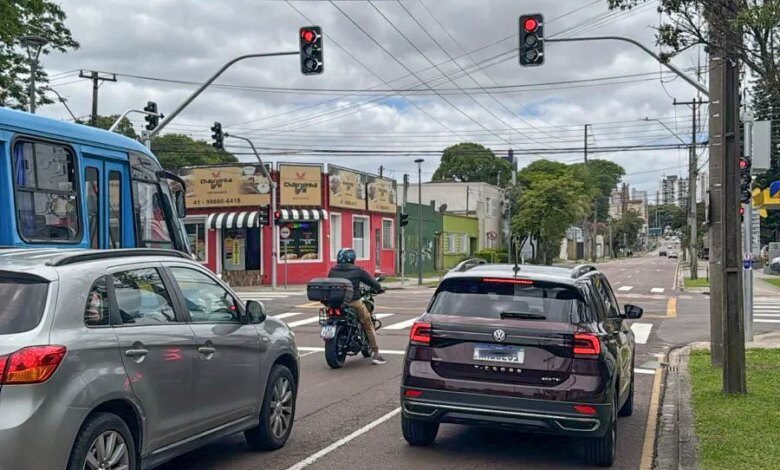 Cruzamento perigoso no Rebouças, em Curitiba agora tem semáforo