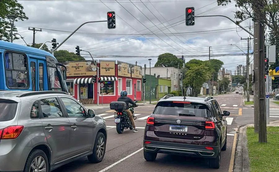 Cruzamento no Rebouças, em Curitiba, ganha semáforo para segurança Cruzamento perigoso no Rebouças, em Curitiba agora tem semáforo