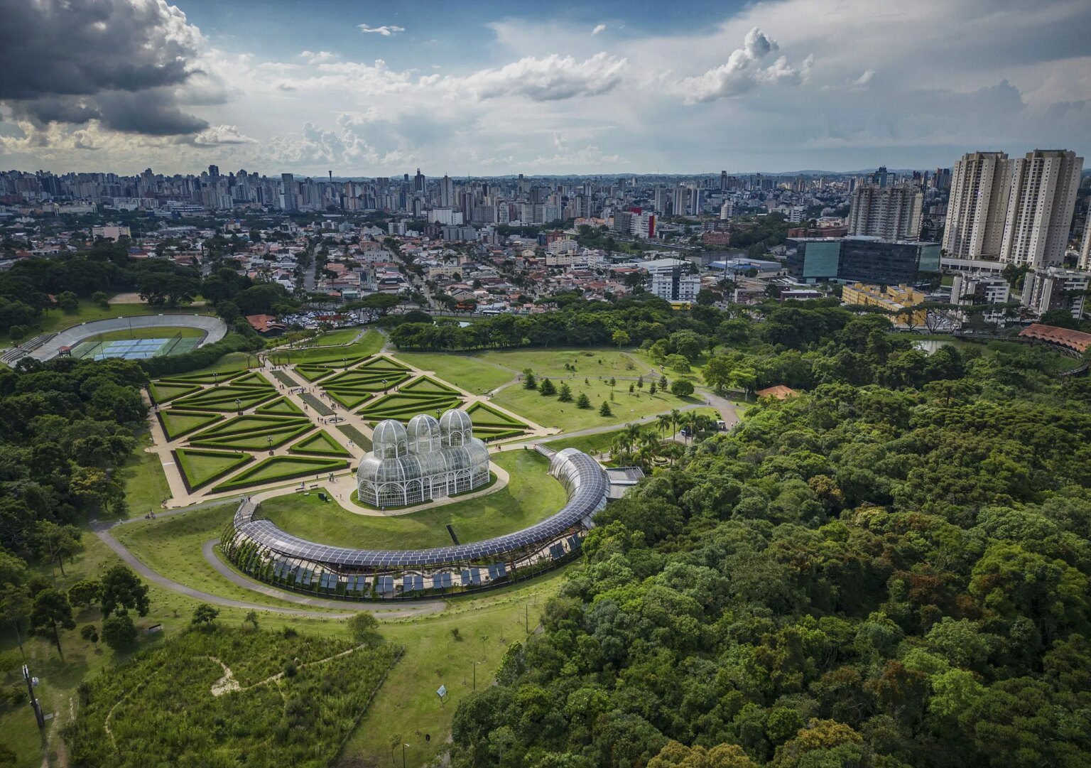Curitiba é eleita segunda melhor cidade do Brasil em ranking nacional