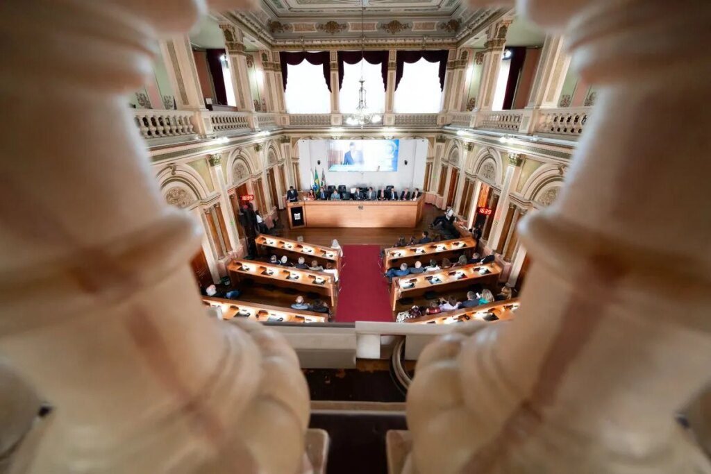 Debate em Curitiba: lei da nudez é arte ou censura? Curitibanos serão ouvidos sobre obra da Câmara nesta quinta