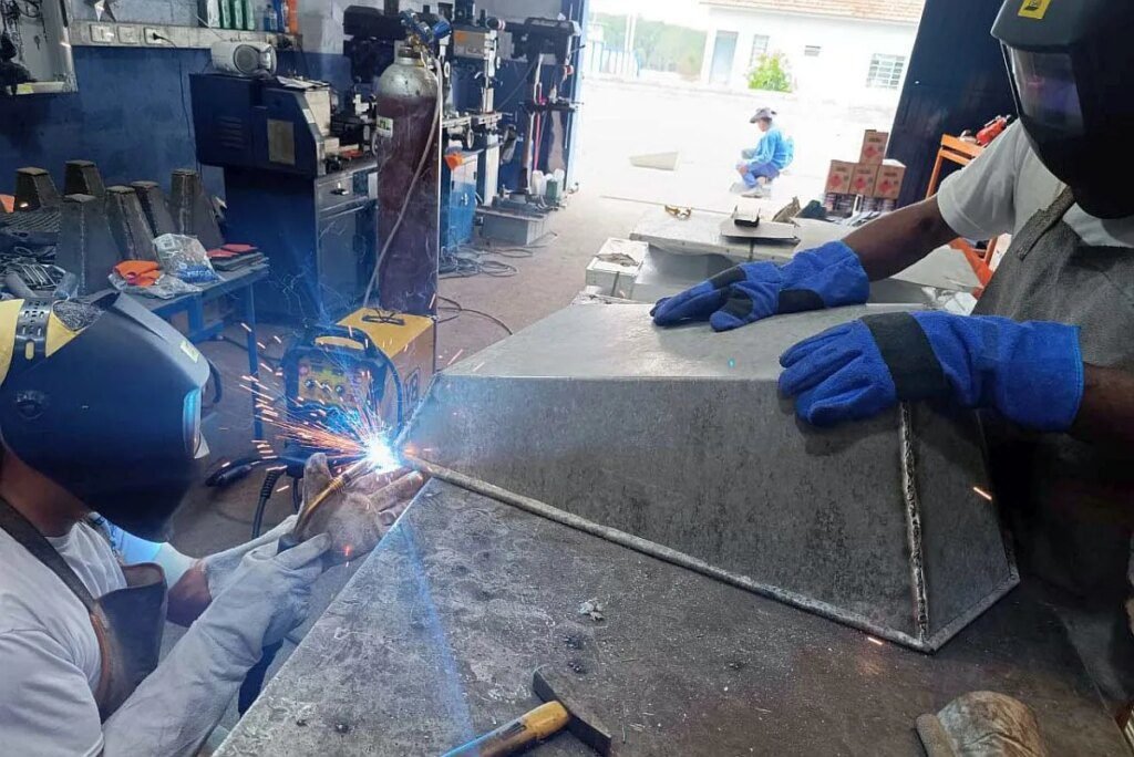 Detentos do Paraná fabricam carrinhos de mão para Rio Bonito Presos do Paraná produzem carrinhos de mão para Rio Bonito do Iguaçu