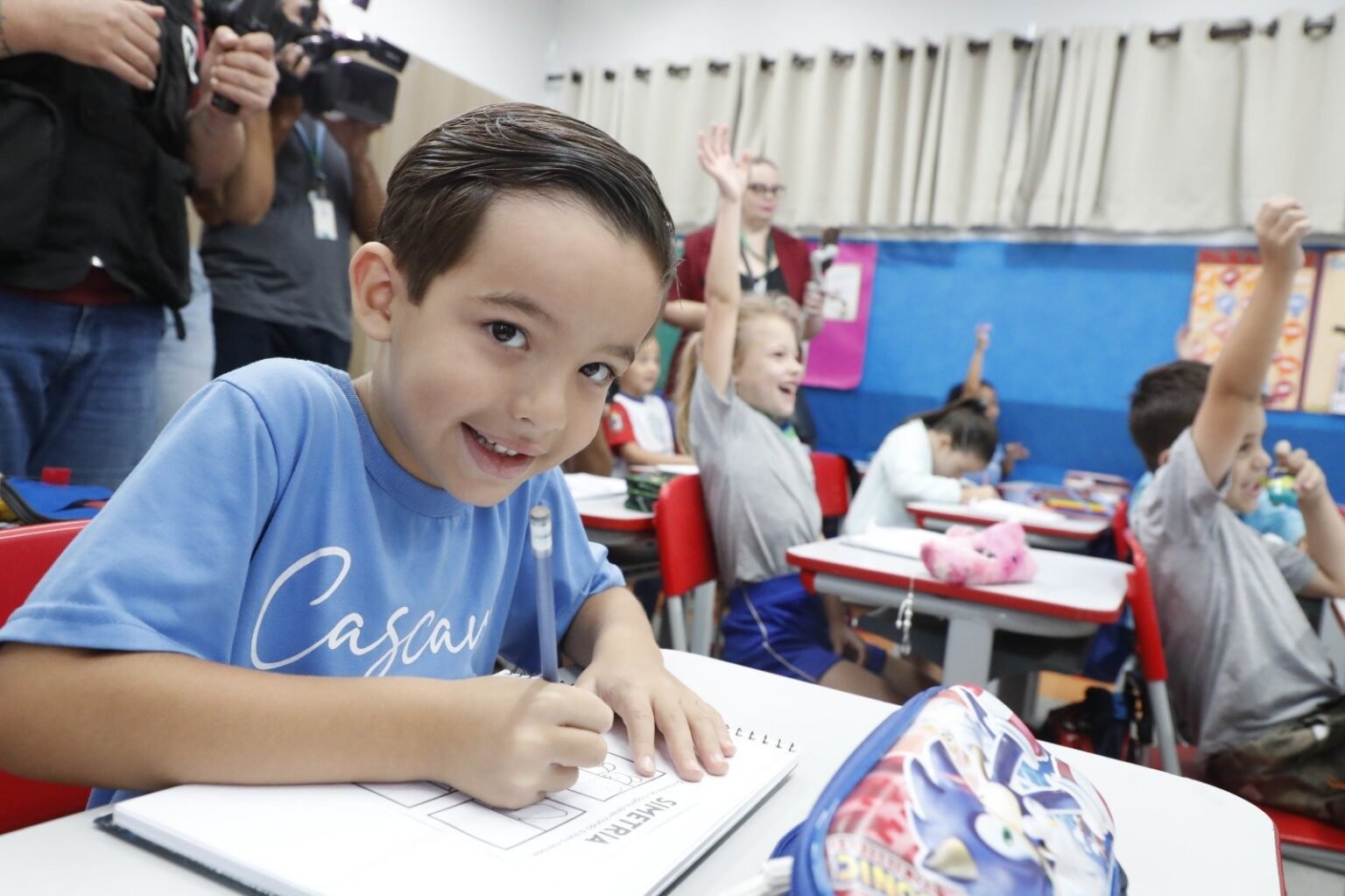Educação renova contrato para uniforme escolar Uniforme escolar: Educação renova contrato