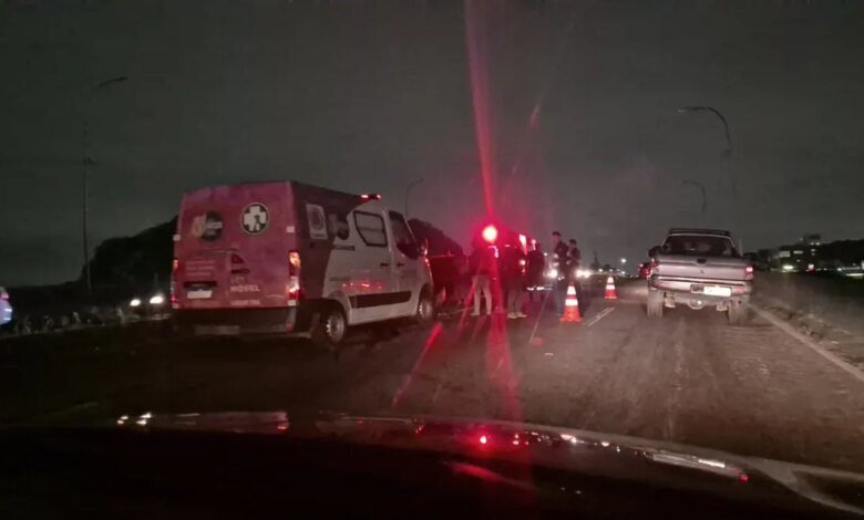 Engavetamento trava trânsito na Linha Verde, em Curitiba