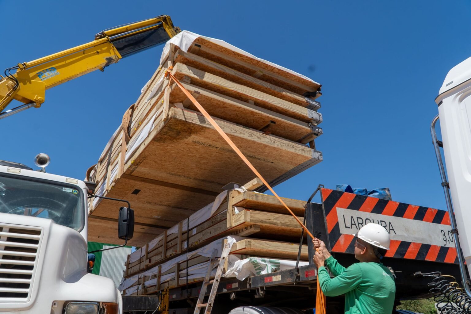 Estado inicia entrega de casas pré-fabricadas às famílias