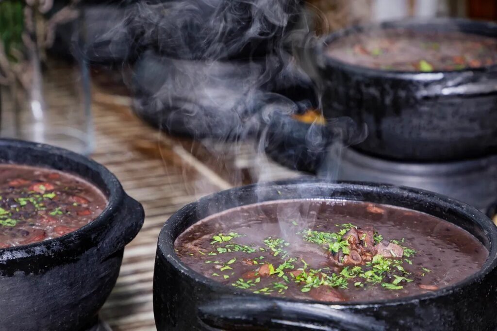 Feijoada solidária em Curitiba vai ajudar animais resgatados