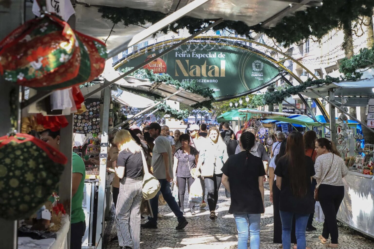 Feiras de Natal abrem em Curitiba com artesanato e gastronomia