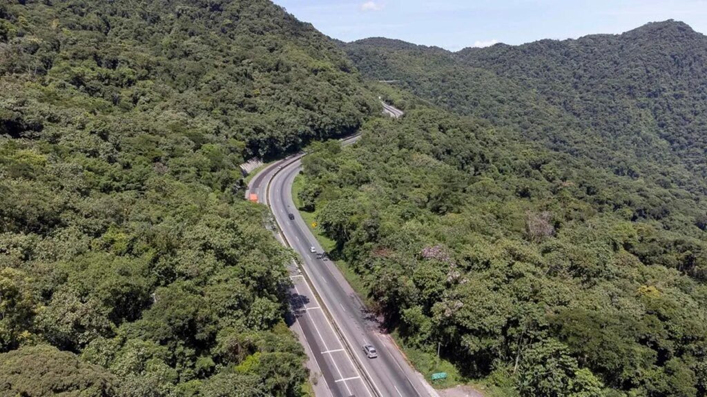 Feriadão deve trazer 97 mil veículos a Curitiba Retorno do feriadão deve levar 97 mil veículos a Curitiba