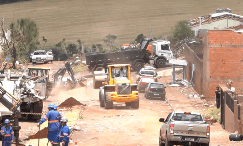 Força-tarefa atua na limpeza de Rio Bonito do Iguaçu; vídeo