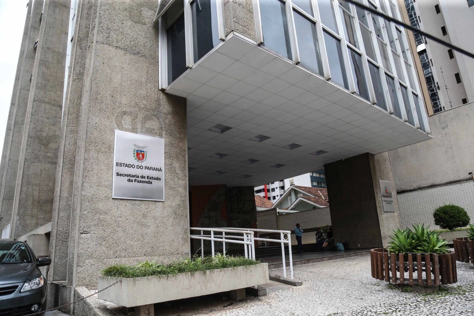 Governo apresenta PEC para centralizar recursos estaduais Governo propõe centralização de recursos estaduais em nova PEC