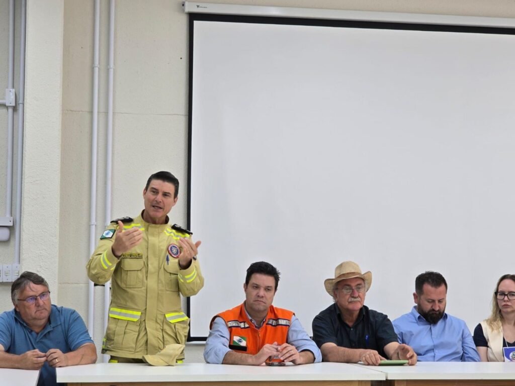 Guto Silva apresenta novas medidas para Rio Bonito do Iguaçu Guto Silva anuncia novas medidas em Rio Bonito do Iguaçu