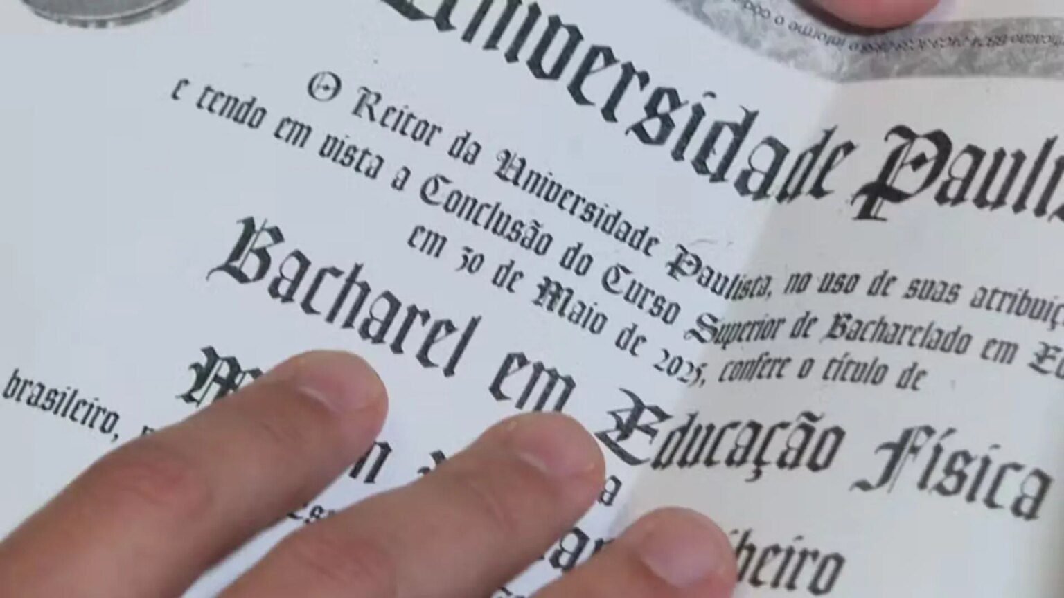 Homens são presos em Curitiba por diplomas falsos de Educação Física Homens presos em Curitiba com diplomas falsos de Educação Física