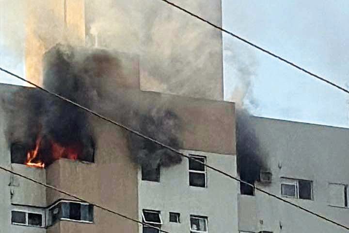 Incêndio em prédio de Cascavel teve causa acidental Saiba mais sobre o incêndio no Condomínio João Batista Cunha e as causas que o provocaram, conforme divulgado pela Polícia Civil - Foto: Reprodução/Redes Sociais e CBMPR