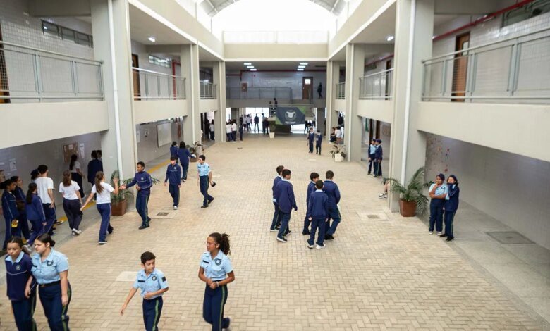 Mais 33 colégios cívico-militares são aprovados no Paraná