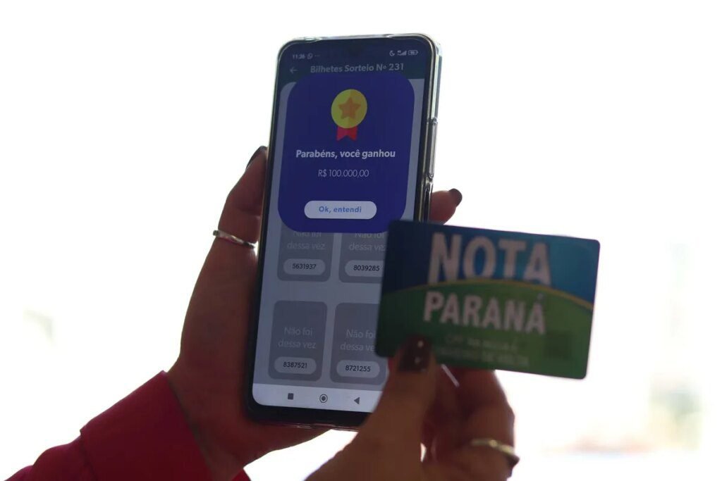 Nota Paraná sorteia prêmios de até R$ 100 mil; confira vencedores Nota Paraná sorteia prêmios de até R$ 100 mil; veja ganhadores