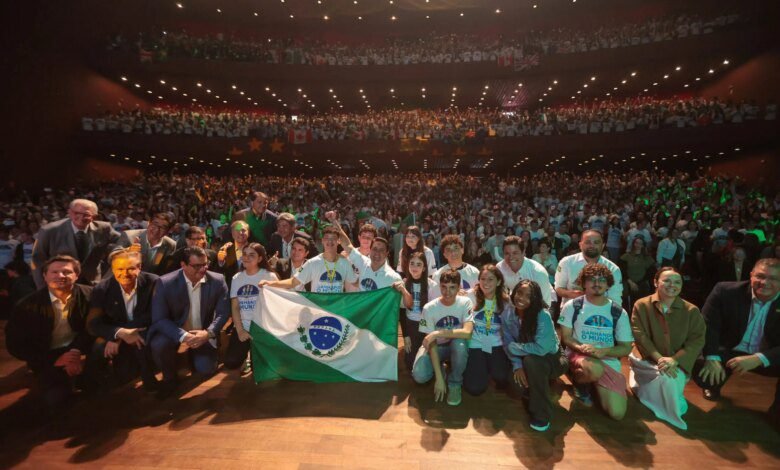 Paraná envia 2 mil estudantes para intercâmbio em 5 países em 2026