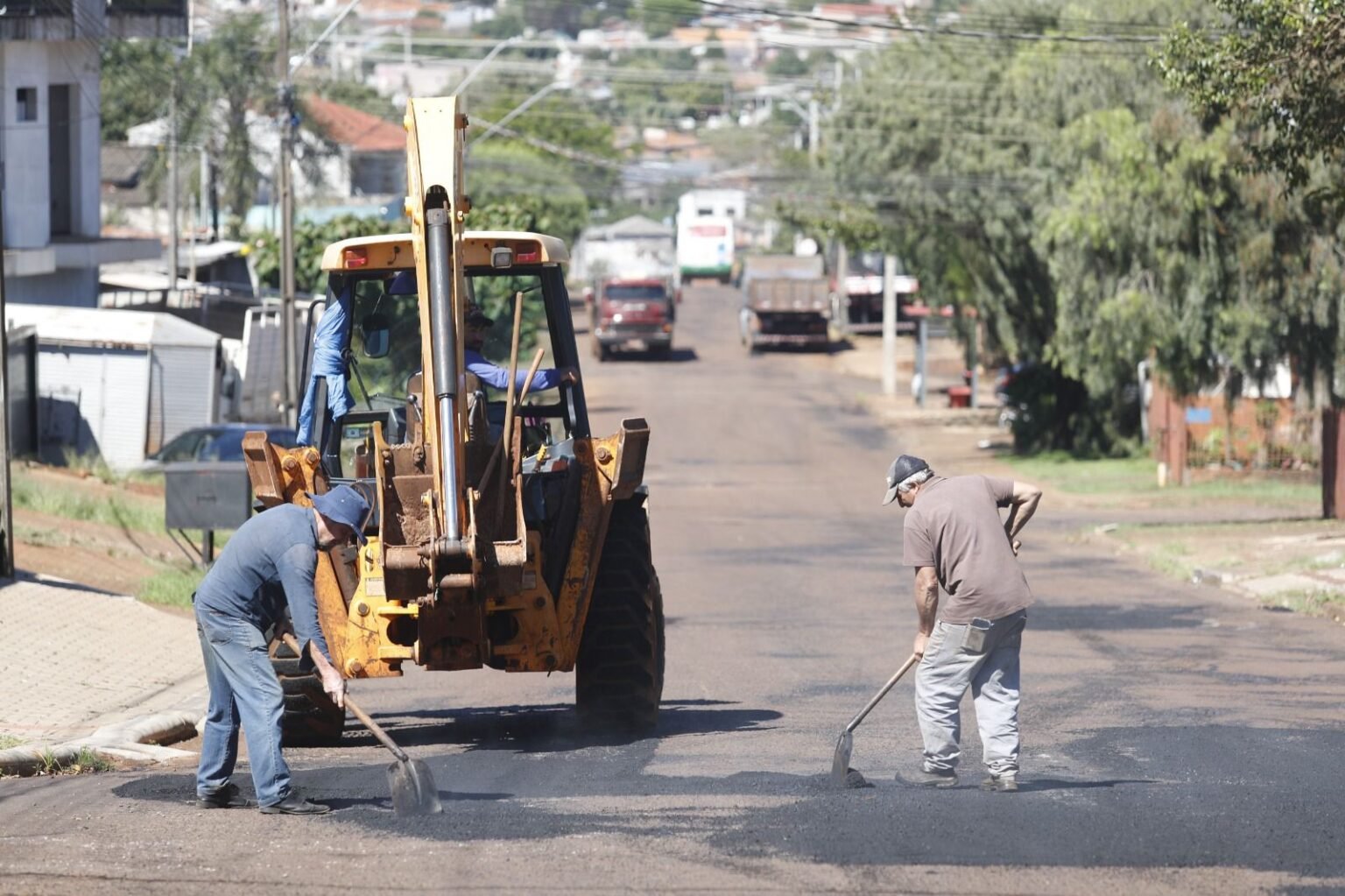 Prefeitura utiliza 200 toneladas de massa asfáltica e avança com operação tapa-buracos em Cascavel - O Paraná