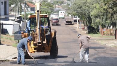 Prefeitura utiliza 200 toneladas de massa asfáltica e avança com operação tapa-buracos em Cascavel - O Paraná