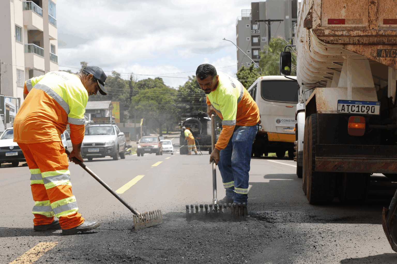 Prefeitura mobiliza força-tarefa para intensificar operação tapa-buracos em Cascavel - O Paraná