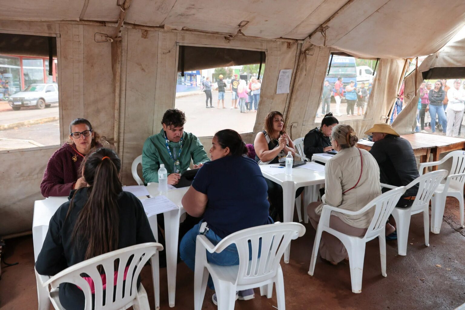 Programa Superação ajuda 1.239 famílias afetadas por tornado no Paraná Programa Superação beneficia 1.239 famílias atingidas por tornado no Paraná