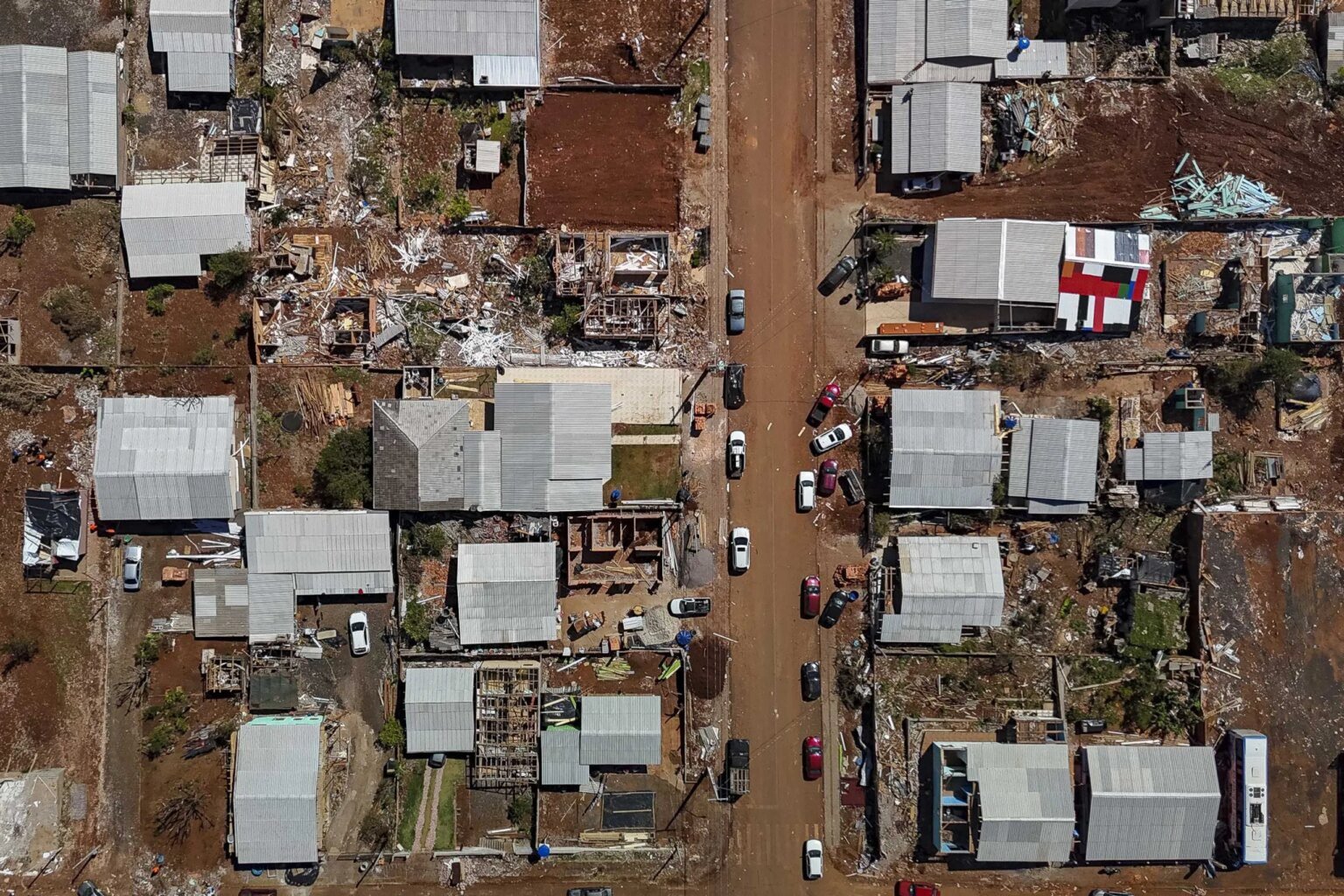 Reconstrução avança em Rio Bonito do Iguaçu após tornado