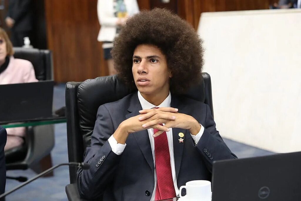 Renato Freitas comenta sobre proteção a filho recém-concebido Renato Freitas fala em armação e diz que tentou proteger filho recém-concebido
