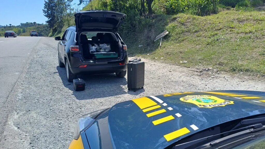 Rotina na BR-116 resulta em apreensão de drogas Abordagem de rotina na BR-116 termina com apreensão de drogas