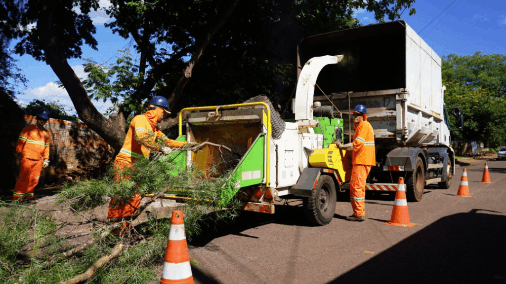 Sema nos Bairros leva limpeza, educação ambiental e revitalização