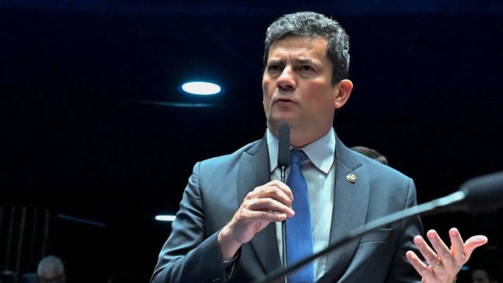 Sergio Moro lidera pesquisas eleitorais no Paraná Sergio Moro domina todos os cenários de pesquisa eleitoral no Paraná
