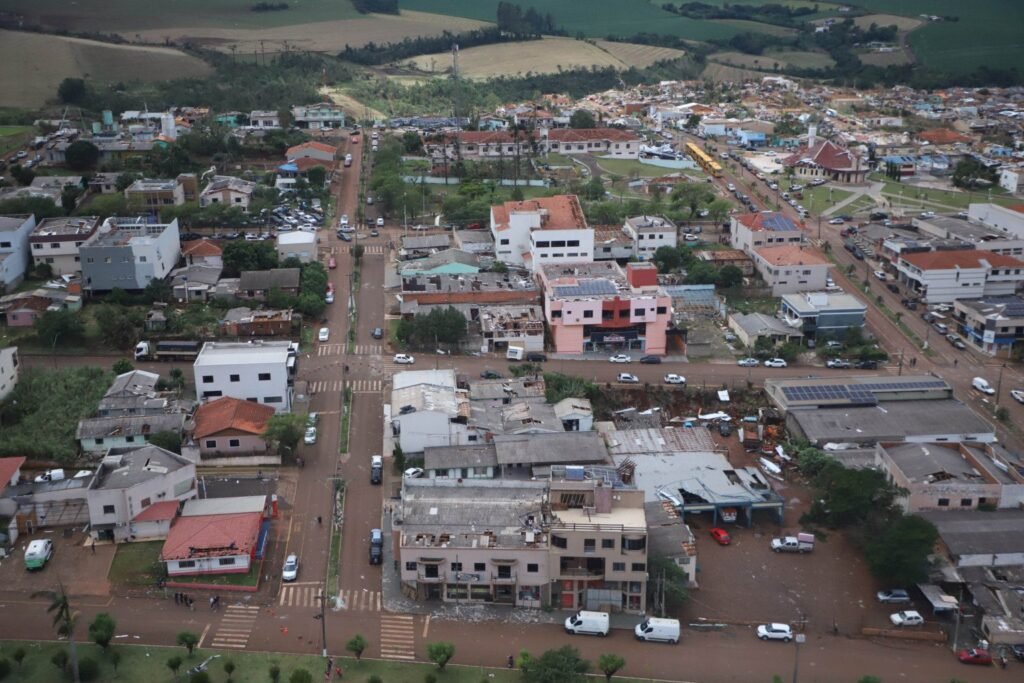 Sesa confirma 21 pacientes internados após tornado em Rio Bonito Sesa confirma 21 pacientes ainda internados após tornado em Rio Bonito do Iguaçu - O Paraná