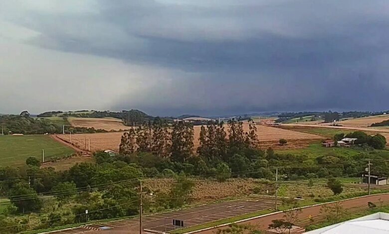 Vídeo inédito mostra formação de tornado que destruiu cidade do PR