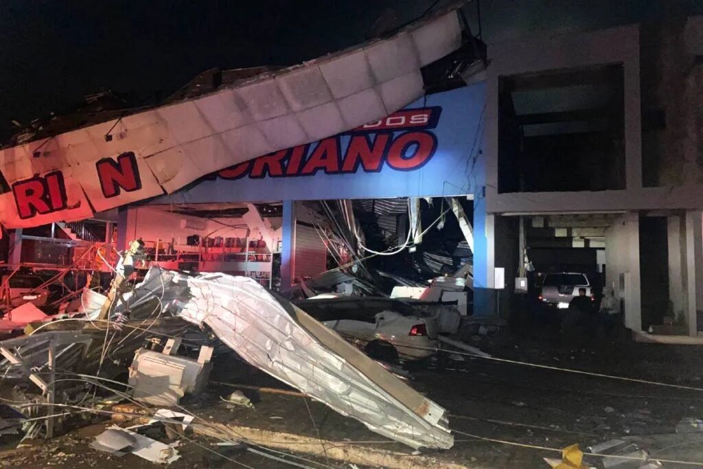 Vídeos revelam destruição em cidade do interior vídeos mostram cidade do interior destruída