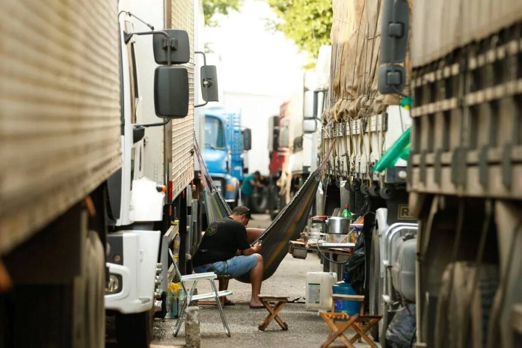 Caminhoneiros marcam greve para esta quinta-feira Greve dos caminhoneiros? Mobilização está marcada para esta quinta