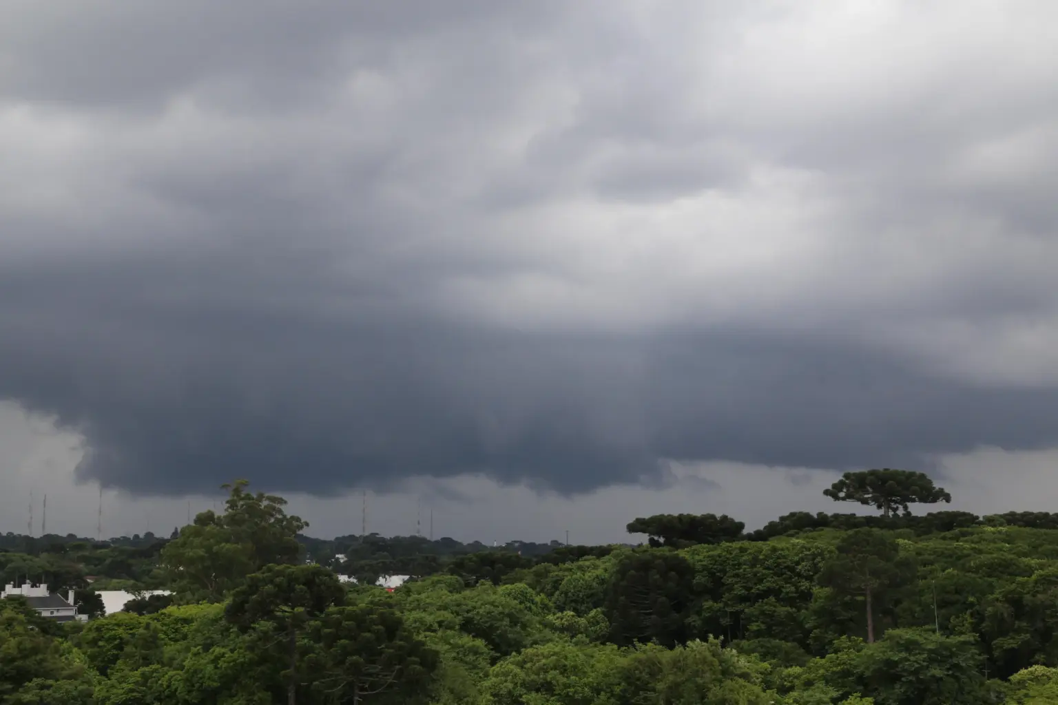 Cascavel pode ter início de semana chuvoso Semana pode iniciar com chuva em Cascavel