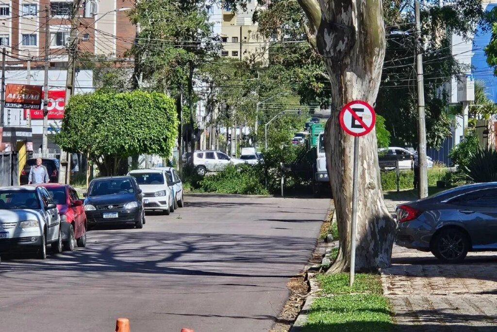 Curitiba ainda registra 4 mil clientes sem energia após vendaval árvores caídas, equipes trabalhando e efeitos do ciclone