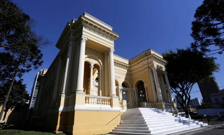 Curitiba aprova orçamento gigante de R$ 15 bilhões para 2026