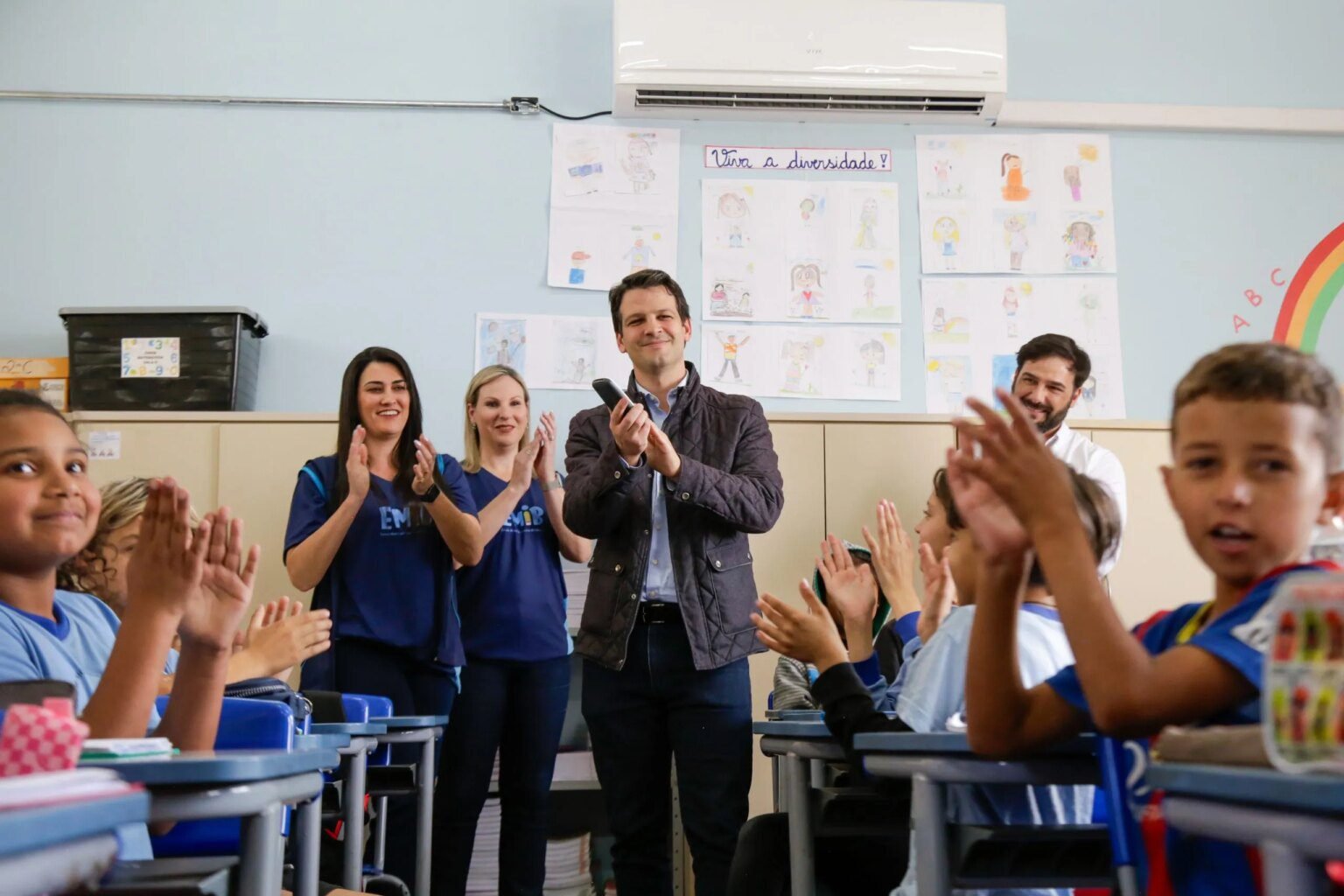 Curitiba instala ar-condicionado em 28 escolas e CMEIs municipais