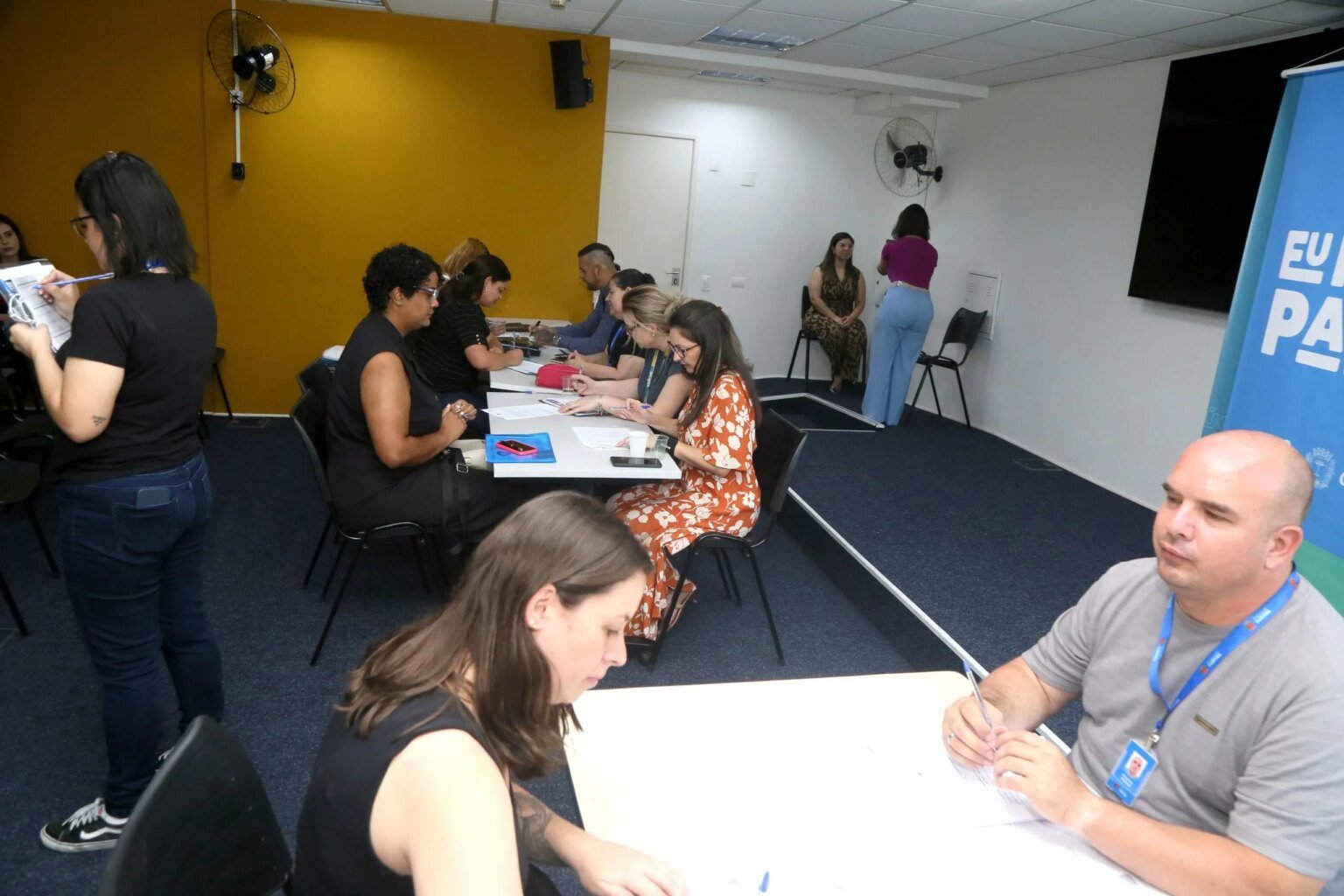 Curitiba nomeia enfermeiros aprovados em concurso do SUS Curitiba nomeia novos enfermeiros aprovados em concurso para o SUS