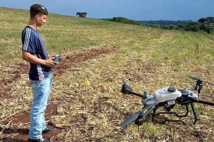 Drones transformam o ensino em escolas agrícolas do Paraná Tribuna do Paraná