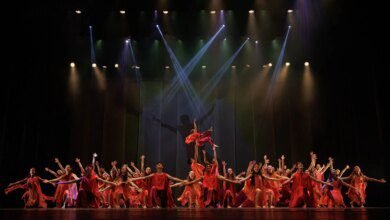 Escola de Dança Teatro Guaíra celebra formatura de alunas em espetáculo