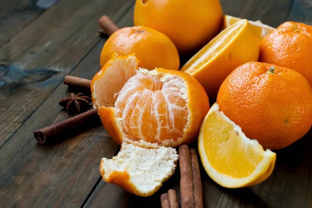 Infusão de cascas de tangerina com canela ganha popularidade Infusão natural: Por que ferver cascas de tangerina com canela está conquistando lares