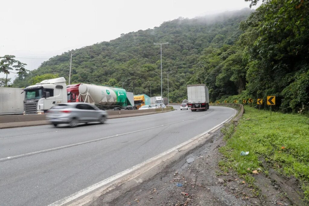 Interdição na BR-376 neste sábado impacta trânsito em Guaratuba Interdição na BR-376 neste sábado afeta trânsito em Guaratuba