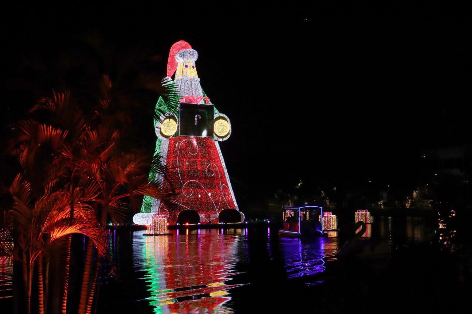 Londrina conquista recorde mundial com maior Papai Noel do Guiness