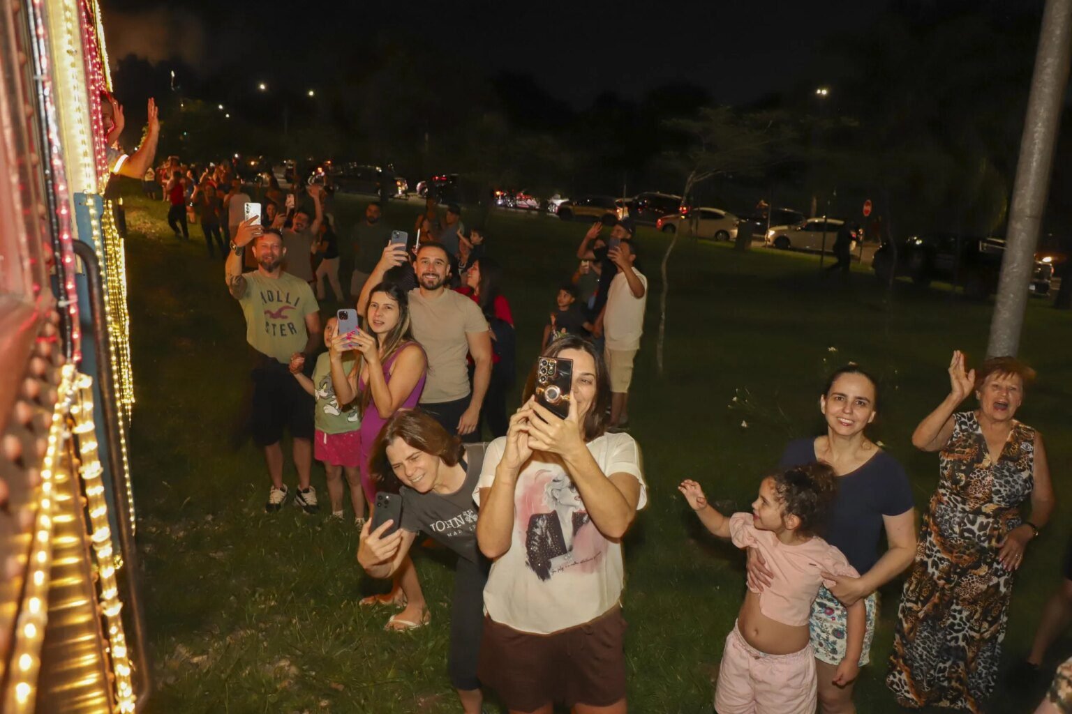 Maria fumaça do natal passa por bairros de curitiba até 15/12 Maria Fumaça do Natal percorre bairros de Curitiba até 15 de dezembro