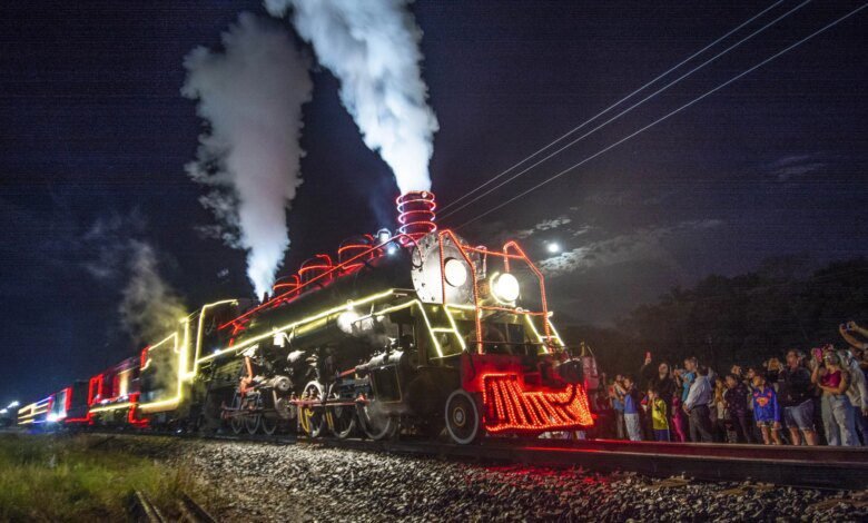 Maria Fumaça iluminada circula em Curitiba a partir deste domingo